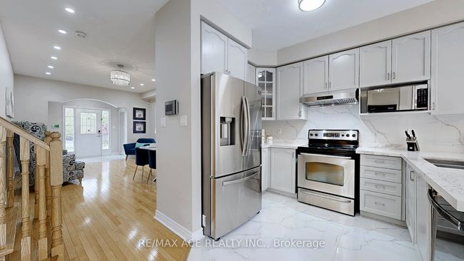 24 Pamgrey Rd, House other with 5 bedrooms, 4 bathrooms and 2 parking in Markham ON | Image 11