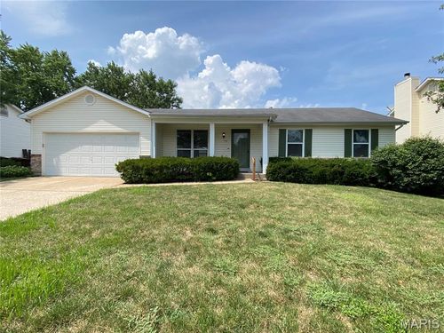 747 Estes Park Dr, Saint Peters, MO, 63376-2090 | Card Image