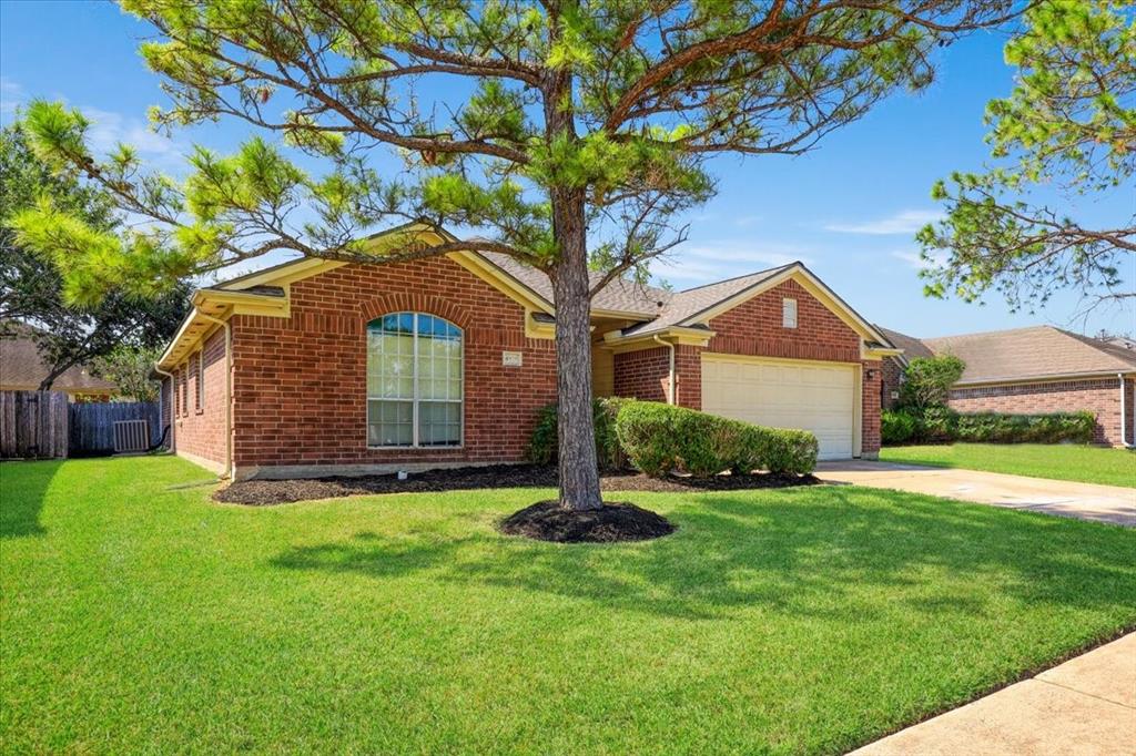 Linden Pl, Pearland, TX 77584