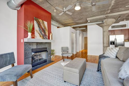 203-1070 W 15th St, Chicago, IL, 60608-1873 | Card Image