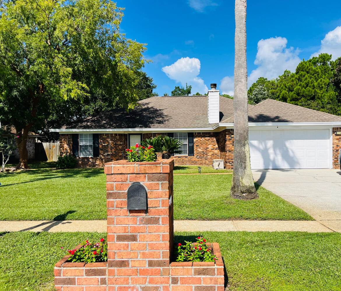 Mary Anne Cir, Navarre, FL 32566