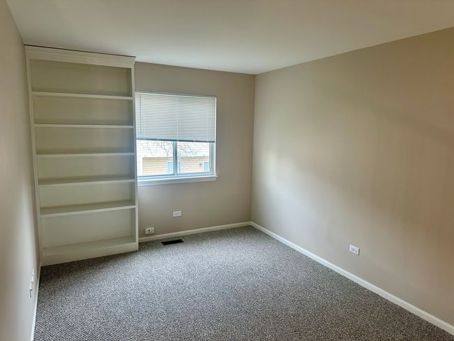 227 Wellington Cir, Townhouse with 2 bedrooms, 2 bathrooms and 1 parking in Gurnee IL | Image 16