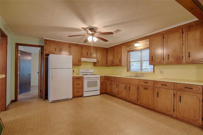 C - 1116 Simpson St, House other with 2 bedrooms, 1 bathrooms and 2 parking in Schulenburg TX | Image 13