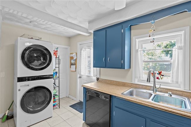 54 Hazard Ave, House other with 3 bedrooms, 1 bathrooms and 2 parking in Warwick RI | Image 7