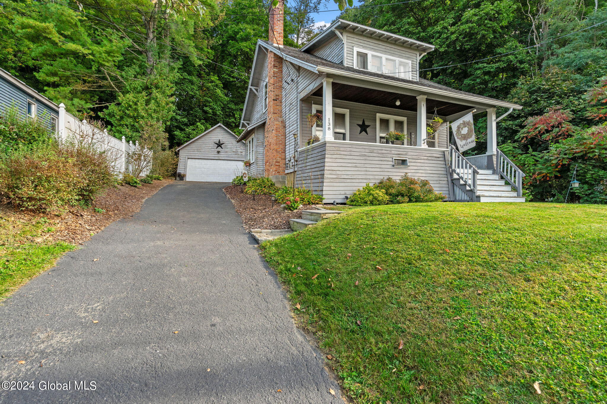 Chapman Dr, Amsterdam, NY 12010