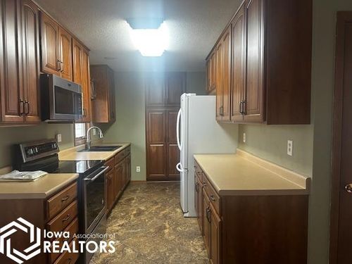 255 W Sesame St, Garner, IA, 50438-1933 | Card Image