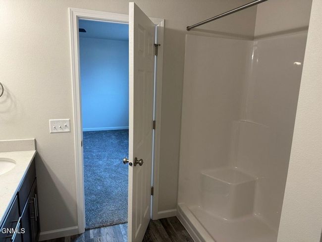 131 Marshall Loop, House other with 3 bedrooms, 3 bathrooms and null parking in Bismarck ND | Image 6