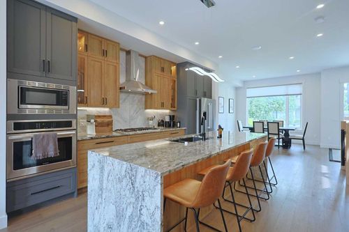 2719 18 St Nw, Calgary, AB, T2M3T9 | Card Image
