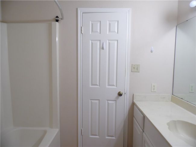 Hall Bathroom | Image 34