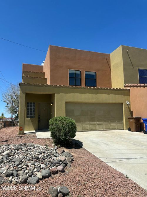 560 El Molino Blvd, Las Cruces, NM, 88005-2973 | Card Image
