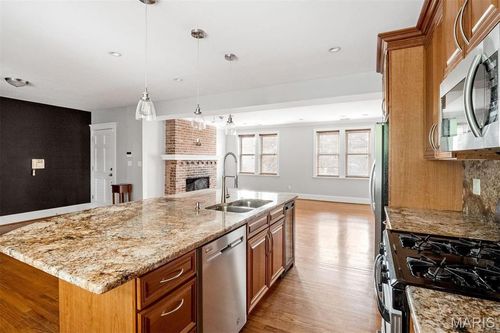 c-319 N Taylor Ave, Saint Louis, MO, 63108-1927 | Card Image