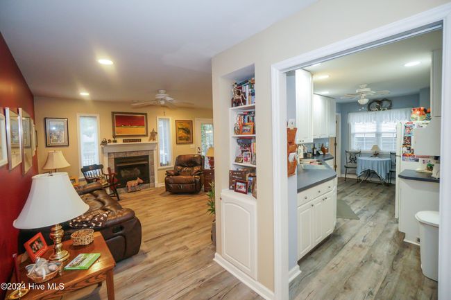 106 Se 21 St St, House other with 4 bedrooms, 3 bathrooms and 2 parking in Oak Island NC | Image 4