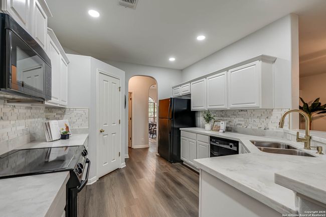 9212 Holly Star, House other with 4 bedrooms, 2 bathrooms and null parking in Helotes TX | Image 9