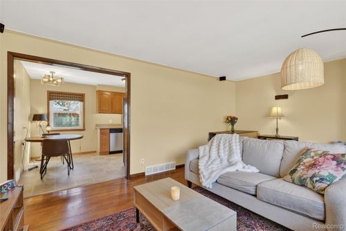 425 Division Ave, Holland, MI, 49424-6467 | Card Image