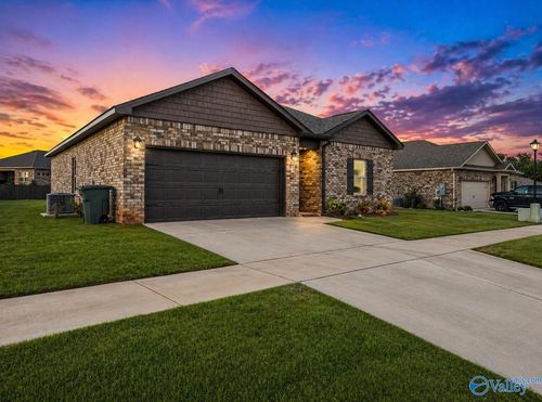 6578 Moon Crest Ln Nw, Huntsville, AL, 35806-2999 | Card Image