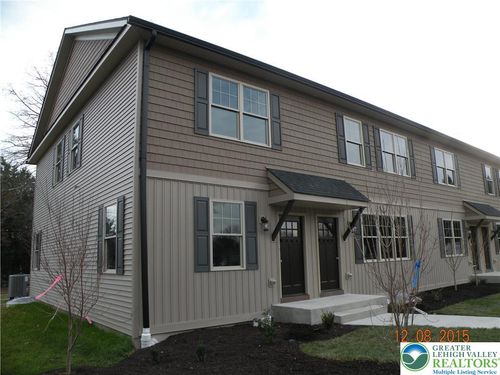 631 Linden St, Coopersburg, PA, 18036-2445 | Card Image