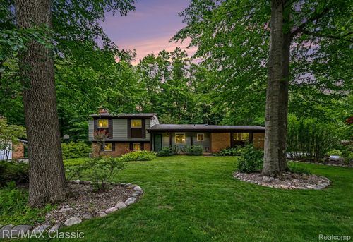 29931 Woodbrook St, Farmington Hills, MI, 48334-3067 | Card Image