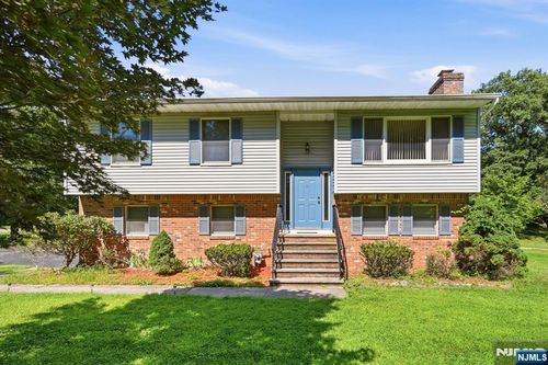 5 Apshawa Cross Rd, West Milford, NJ, 07480-3701 | Card Image