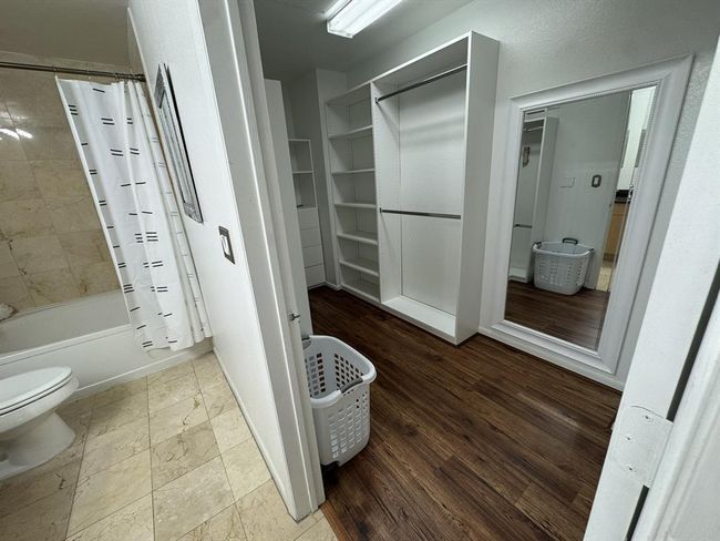 Primary Closet | Image 27