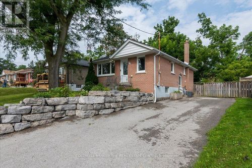 18 Agnes St, Barrie, ON, L4M2S2 | Card Image