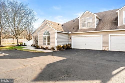 64 Traditions Way, LAWRENCEVILLE, NJ, 08648-1591 | Card Image