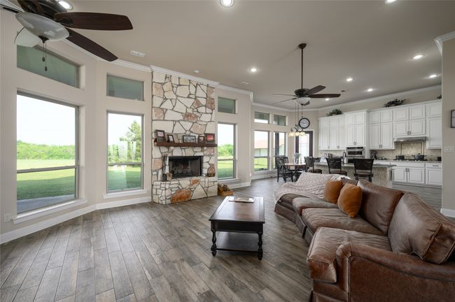Family room looking toward kitchen and breakfast area. | Image 10
