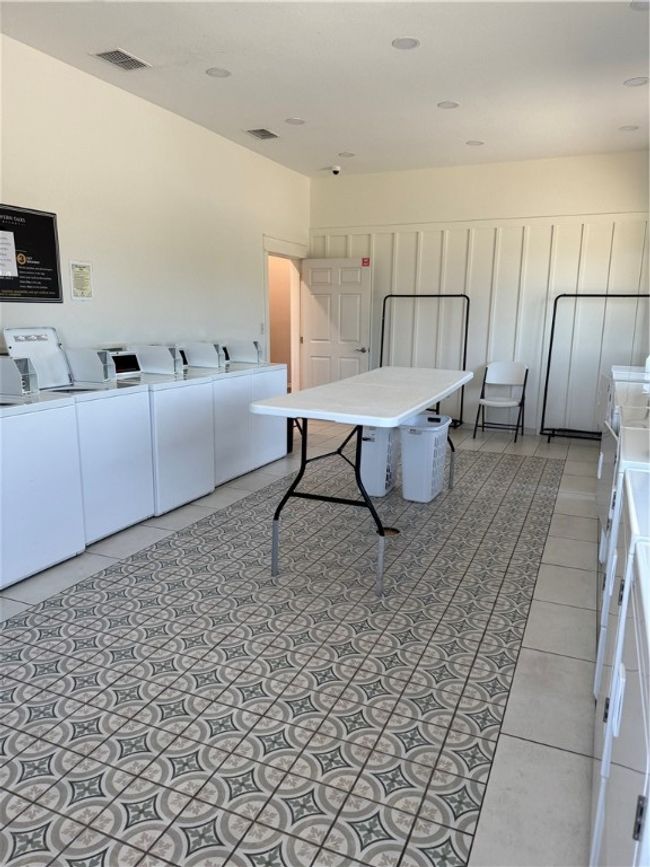 24 hour laundry facilities | Image 11