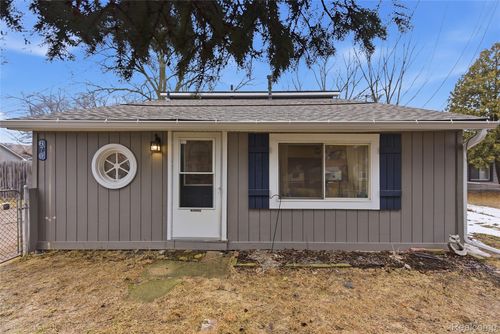 875 Scott Lake Rd, Waterford, MI, 48328-2549 | Card Image