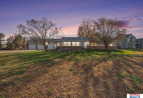 1054 Hillcrest Dr, Fremont, NE, 68025-7854 | Card Image