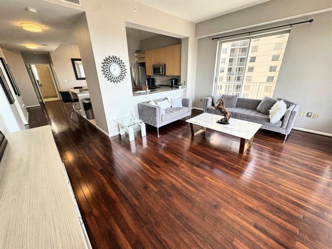 Living Area | Image 17