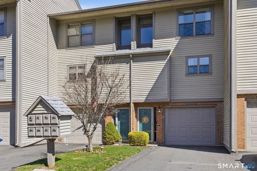 246-246 Metacomet Dr, Meriden, CT, 06450-3580 | Card Image