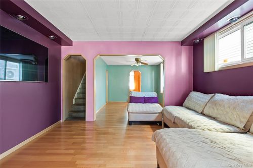 5840 61st St, Maspeth, NY, 11378-2811 | Card Image