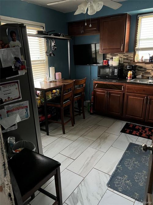 7833 Grandville Ave, Detroit, MI, 48228-4511 | Card Image