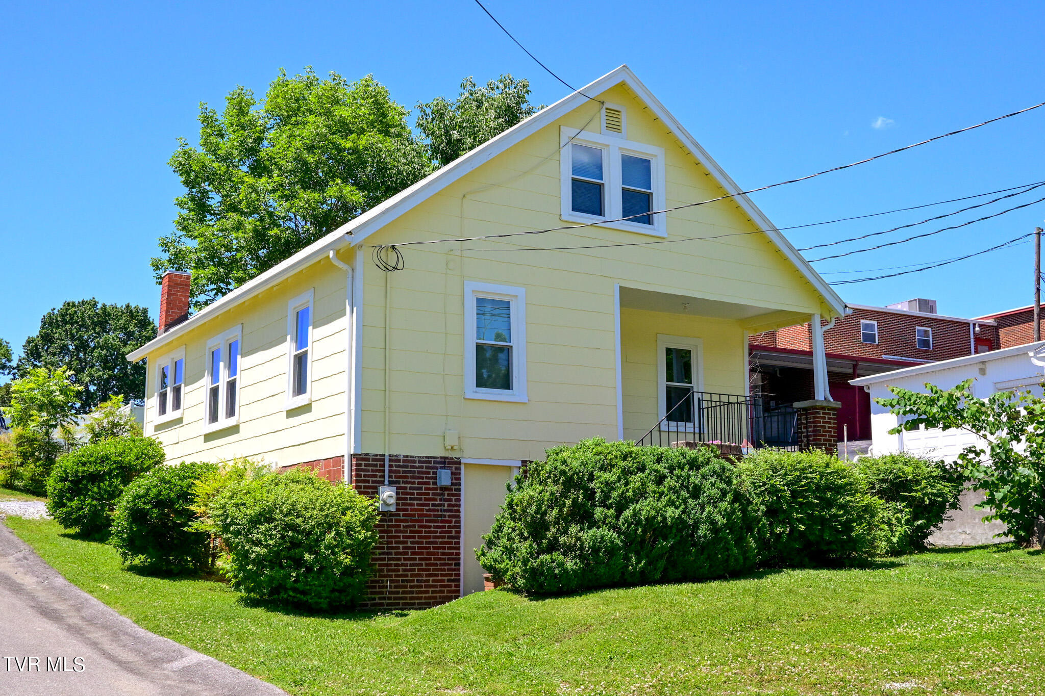 Bernard Ave, Greeneville, TN 37745