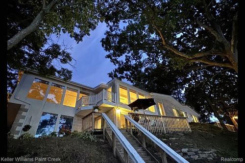 3411 Wormer Dr, Waterford Twp, MI, 48329-2571 | Card Image