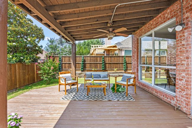Hammocks work wonderfully on this comfortable and cozy back porch. | Image 28