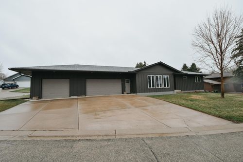 905 Larson Dr, Zumbrota, MN, 55992-1187 | Card Image