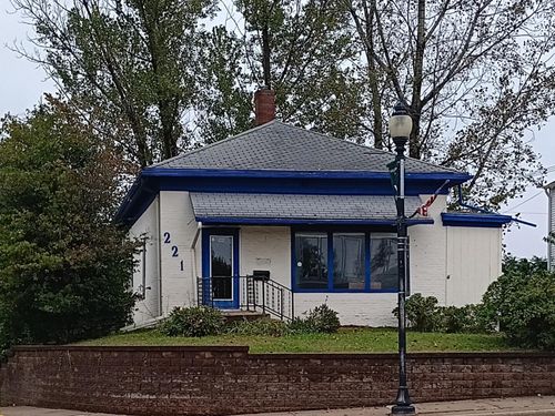 221 N Main St, Viroqua, WI, 54665-1417 | Card Image
