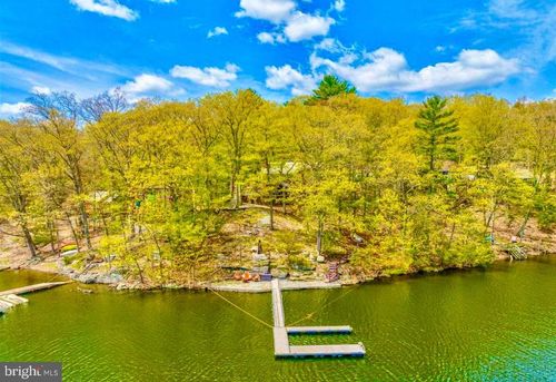 84 Lakeview Dr, Lakeville, PA, 18438-3012 | Card Image