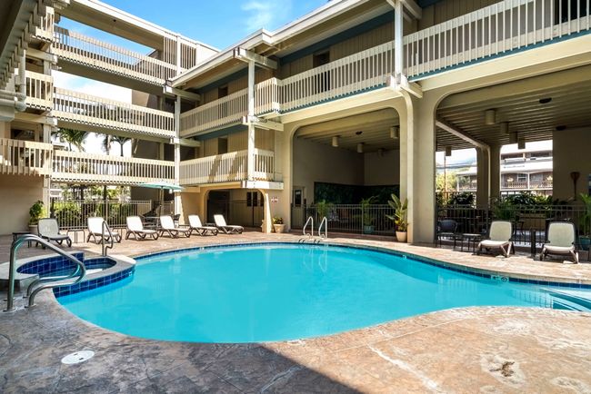 Unwind in the community spa while taking in the coastal breeze | Image 18