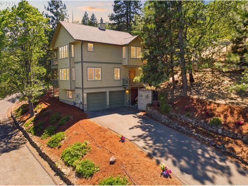 215 Piedmont Dr, Ashland, OR, 97520-2680 | Card Image