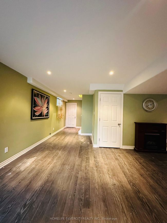 8596 Milomir St, House other with 4 bedrooms, 4 bathrooms and 4 parking in Niagara Falls ON | Image 7