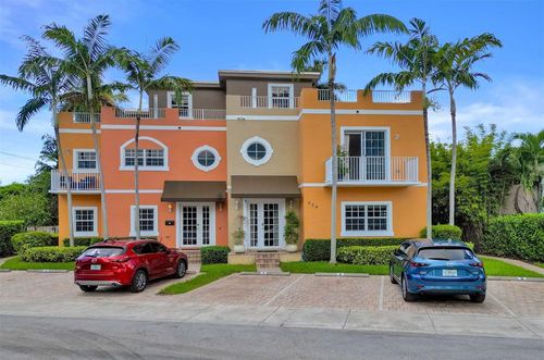 624 Ne 29th Dr, Wilton Manors, FL, 33334-2510 | Card Image