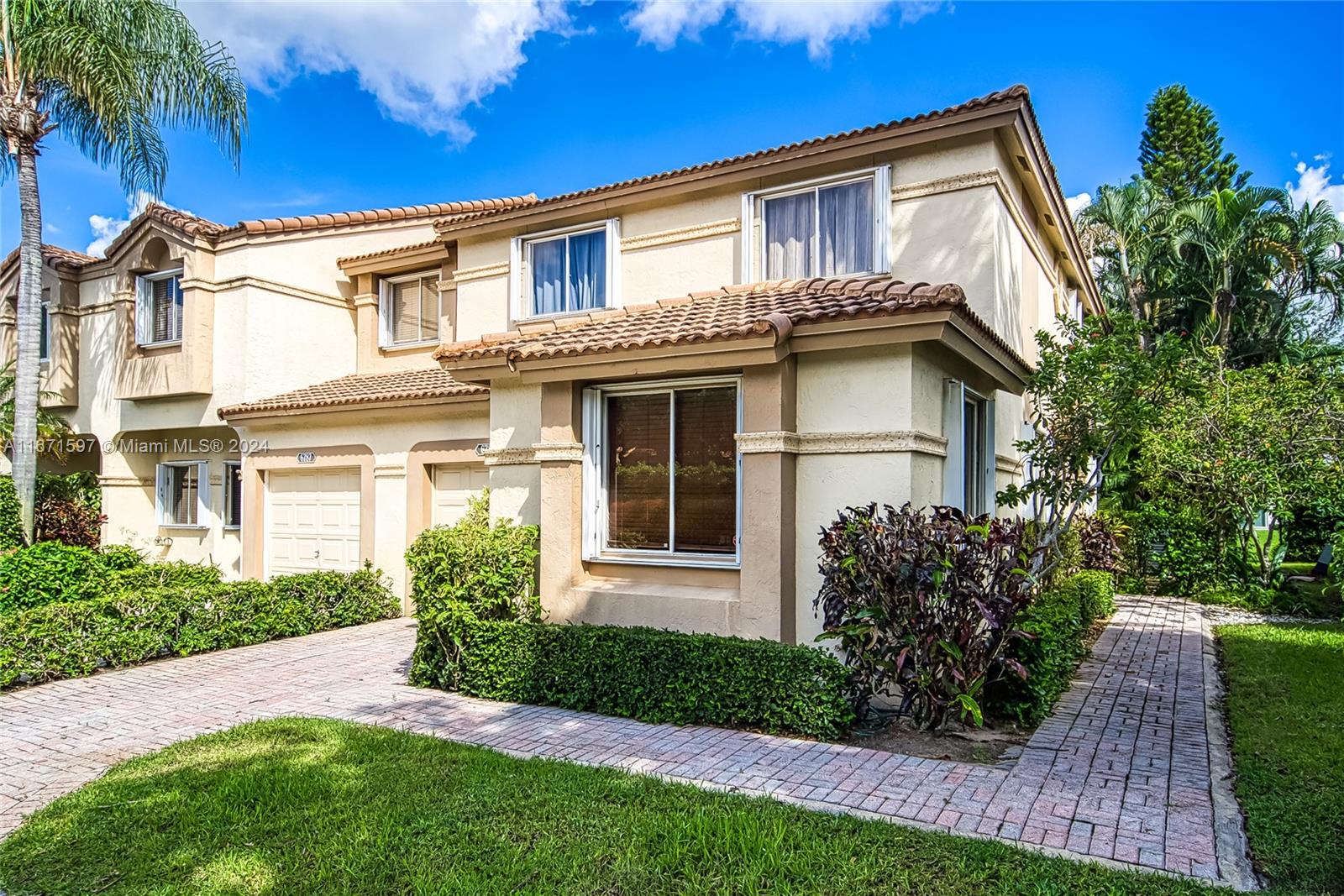 Via Regina , Boca Raton, FL 33433
