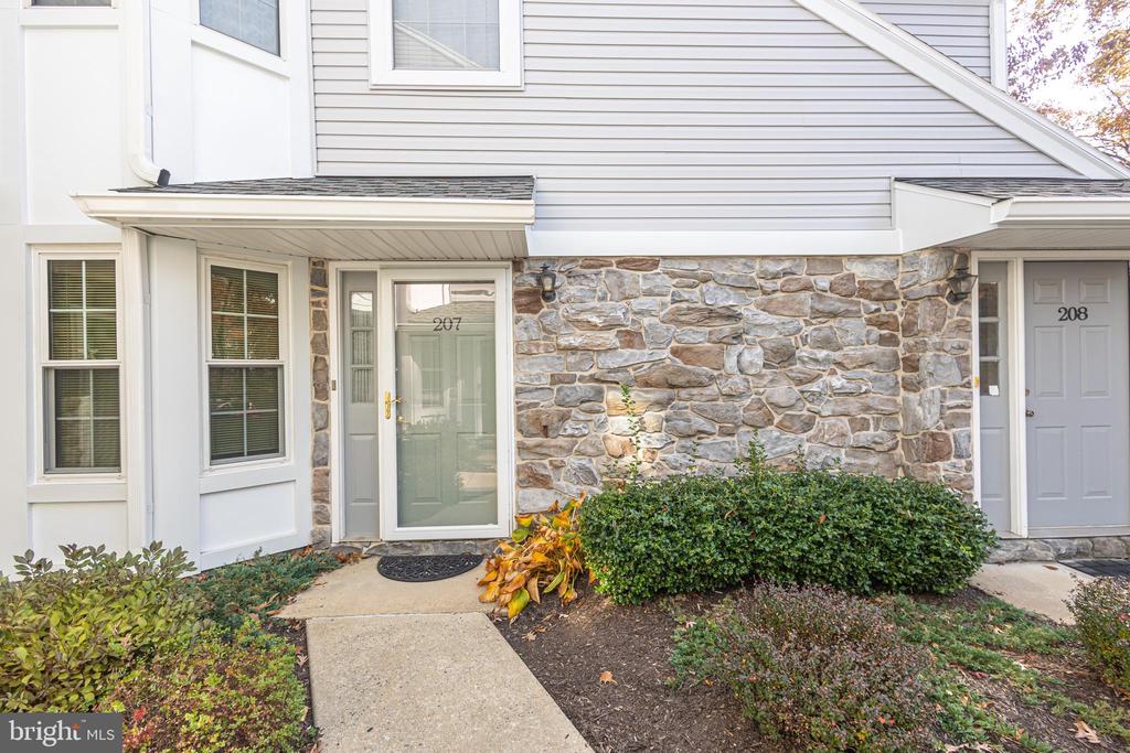 Mews Dr, Sellersville, PA 18960