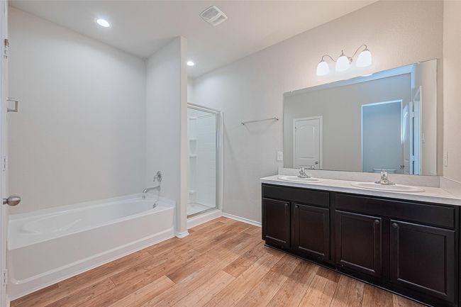 Primary Bathroom | Image 26