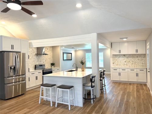 603 Springwood Dr, Conroe, TX, 77385-9515 | Card Image