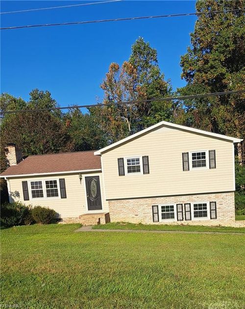 165 Rockaway Dr, Winston-Salem, NC, 27107-8726 | Card Image