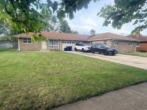 2406 Pearsall Pkwy, Waukegan, IL, 60085-7033 | Card Image