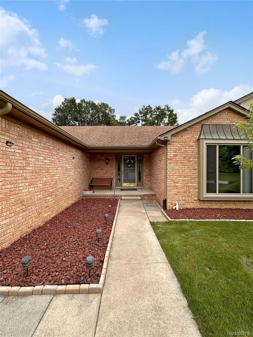 457 Lake Forest Rd, Rochester Hills, MI, 48309-2237 | Card Image